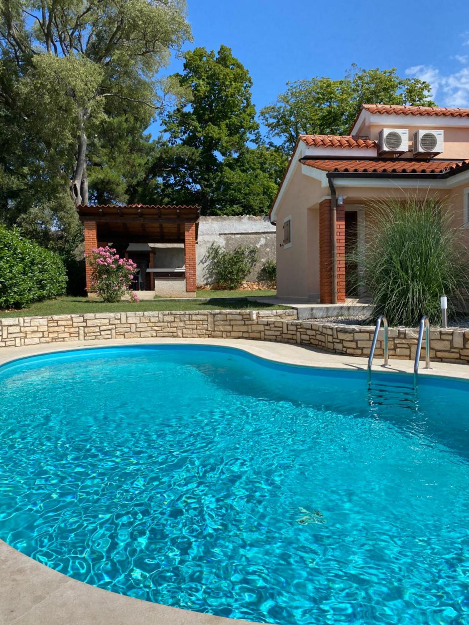 Apartment Villas Kolumbera With Private Pools Kolumbera